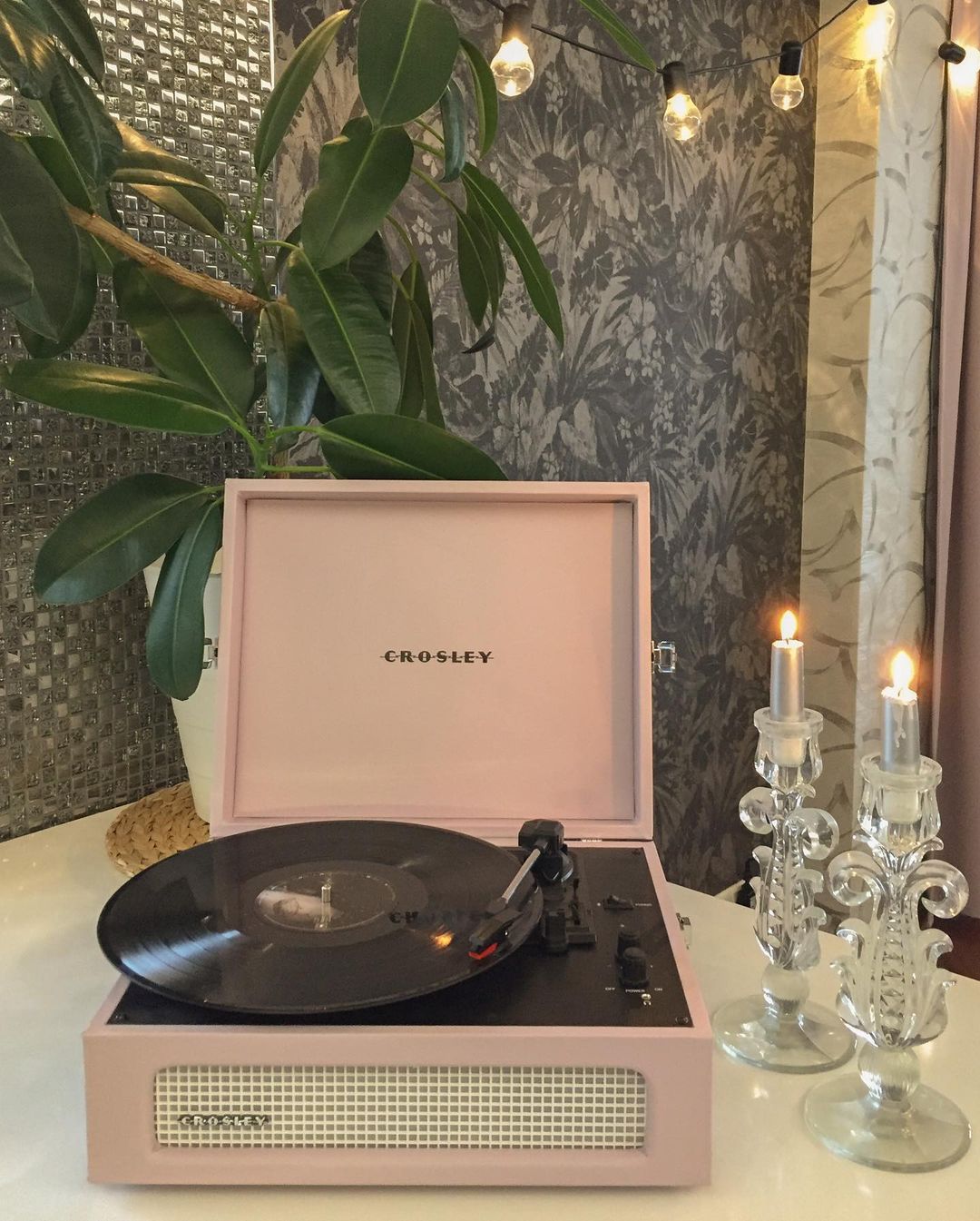 Купить виниловый проигрыватель crosley voyager amethyst в интернет-магазине  musicroom.ru | Цены, обзоры, доставка по России, Беларуси и Казахстану